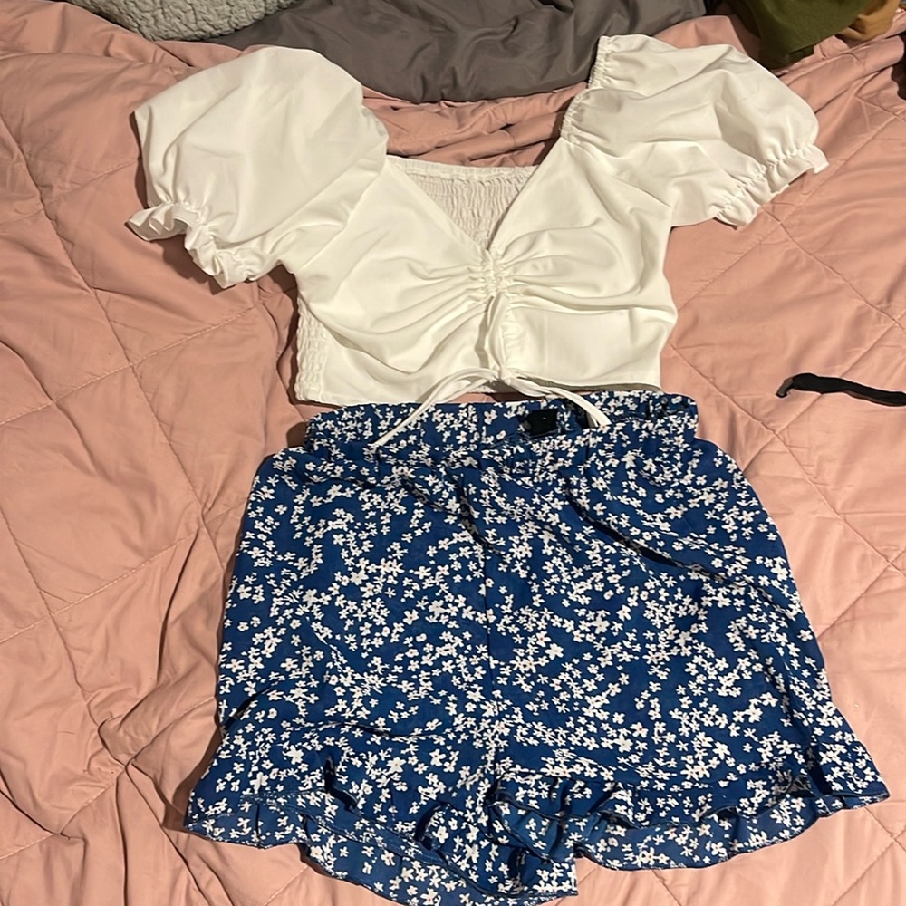 this two piece outfit is super cute!